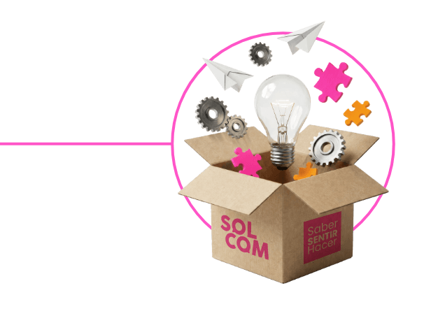 Caja Solcom con ideas, engranes y piezas de rompecabezas